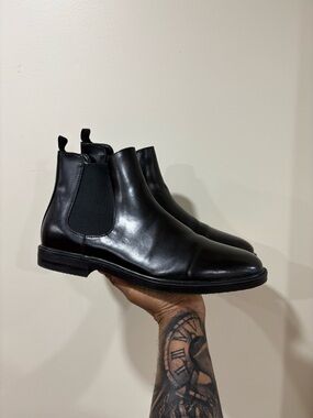 Classic Kenneth Cole Chelsea Boots
